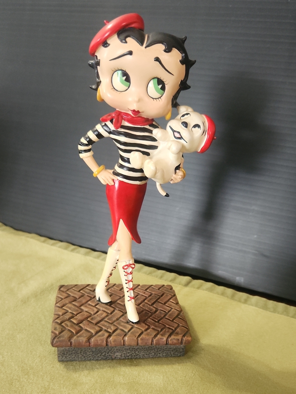 Vtg Betty "Ooh-La-La